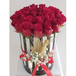 Desenli Kutuda 21 Kırmızı Gül