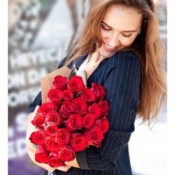 Kucak Dolusu Aşk 25 Kırmızı Gül Buketi