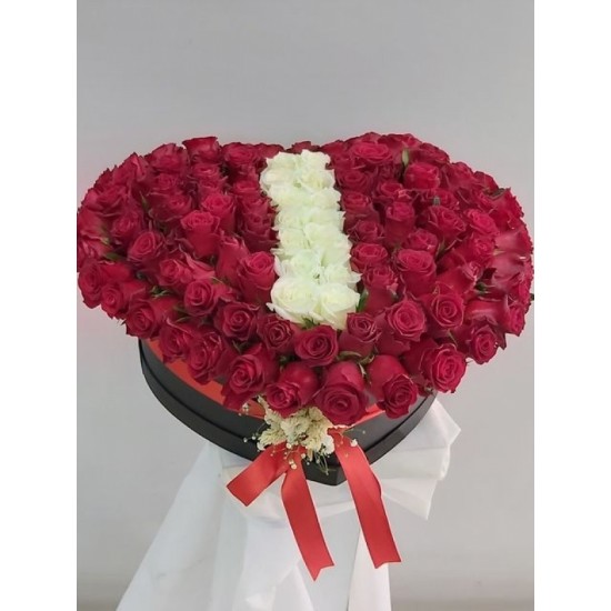 Kutuda Kırmızı Güller Harfli