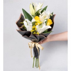Sevgini Hissettir Beyaz Lilyumlar ve Sarı Güller Çiçek Buketi